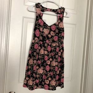 Floral print dress with keyhole back